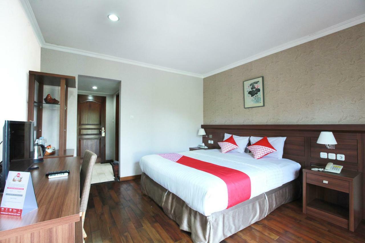 Oyo 510 Wisma Joglo Hotel Bandung Esterno foto
